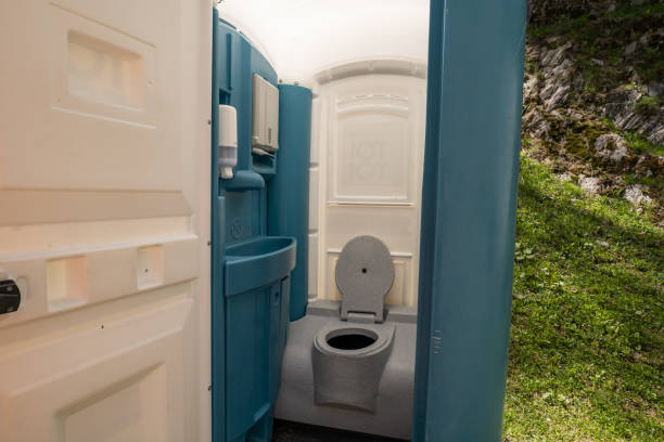 Best Portable restroom trailer rental  in Clarendon Hls, IL